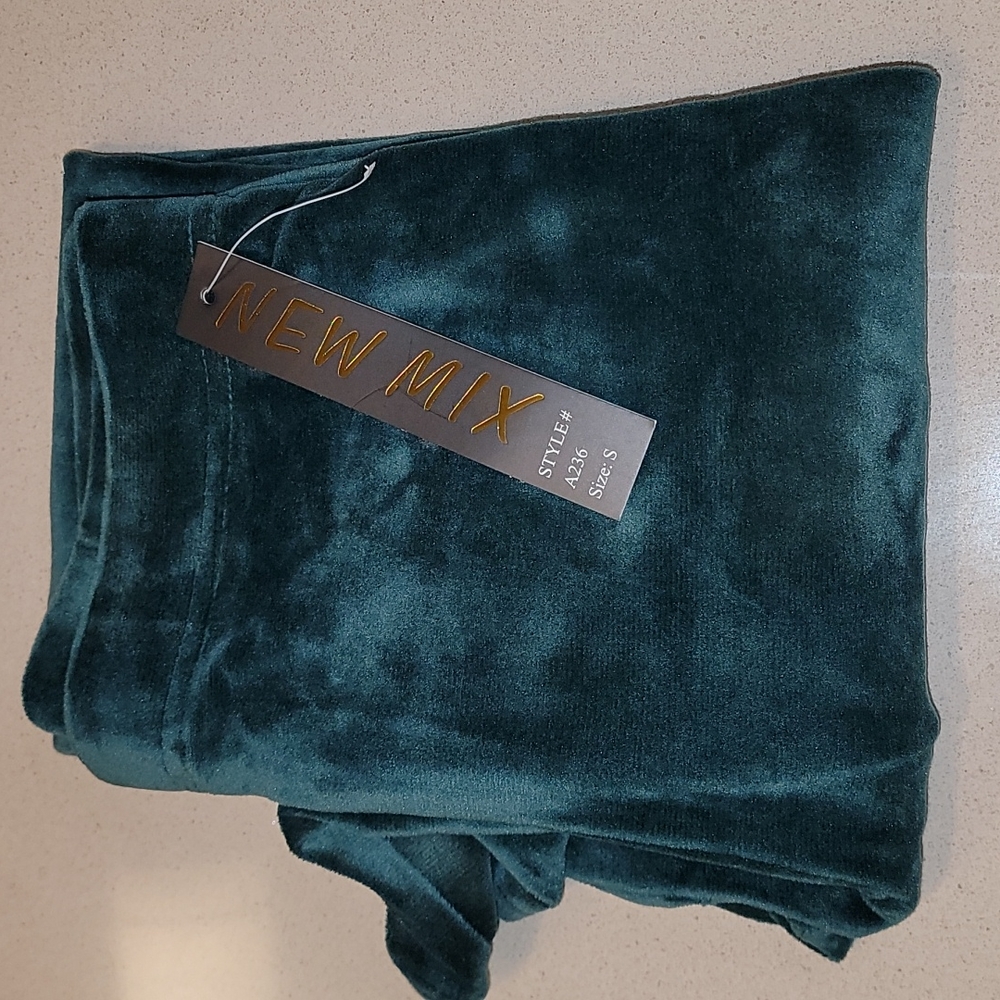 Hunter Green Solid Brushed Velour Velvet Leggings - Picture 7 of 12